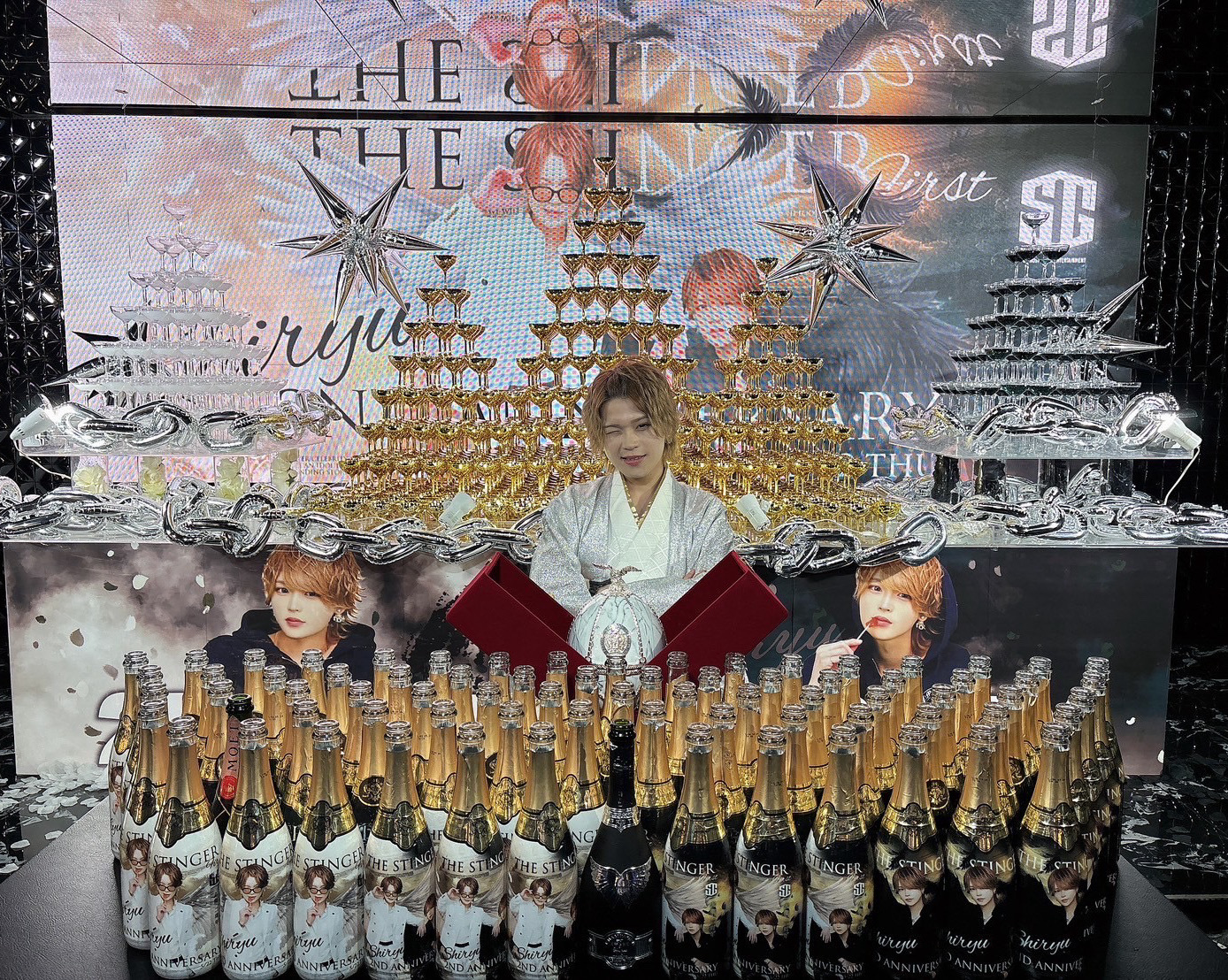 超豪華シャンパンタワーに高級ブランデー☆
数え切れないお祝いのシャンパンや
温かいメッセージの数々
誠にありがとうございました!!