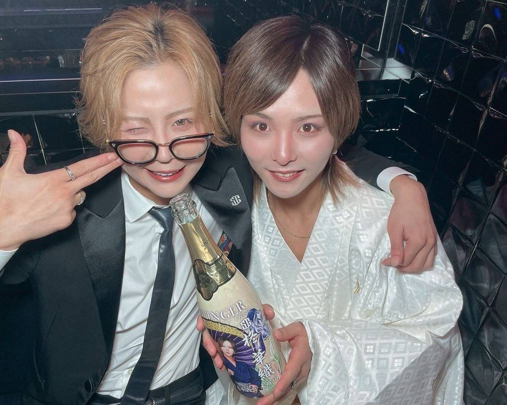 尚弥総支配人からも愛のあるメッセージと高級シャンパンでお祝いをしてもらいました!!