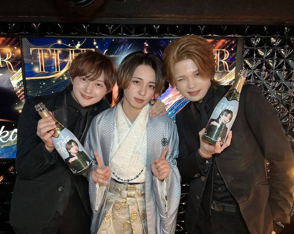 仲間達からも愛される爽✨
翔主任、志龍からもお祝いをして頂きました!!