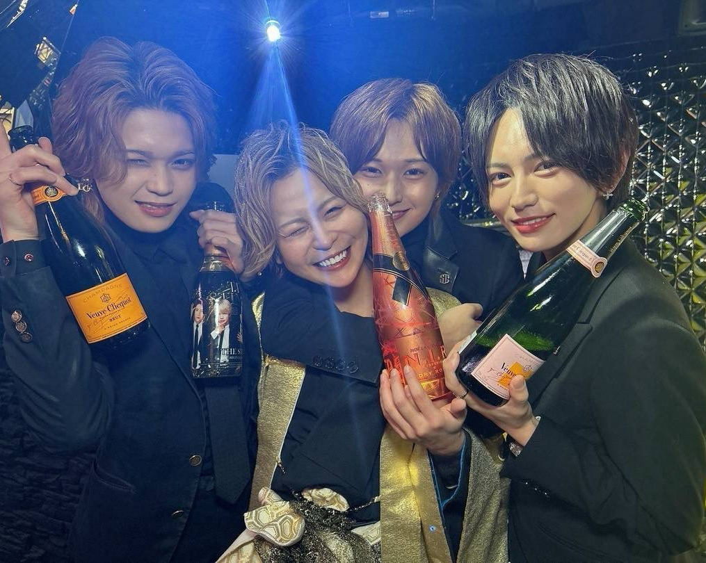 仲間達からも愛される尚弥総支配人☆
最高の一日となりました!!
