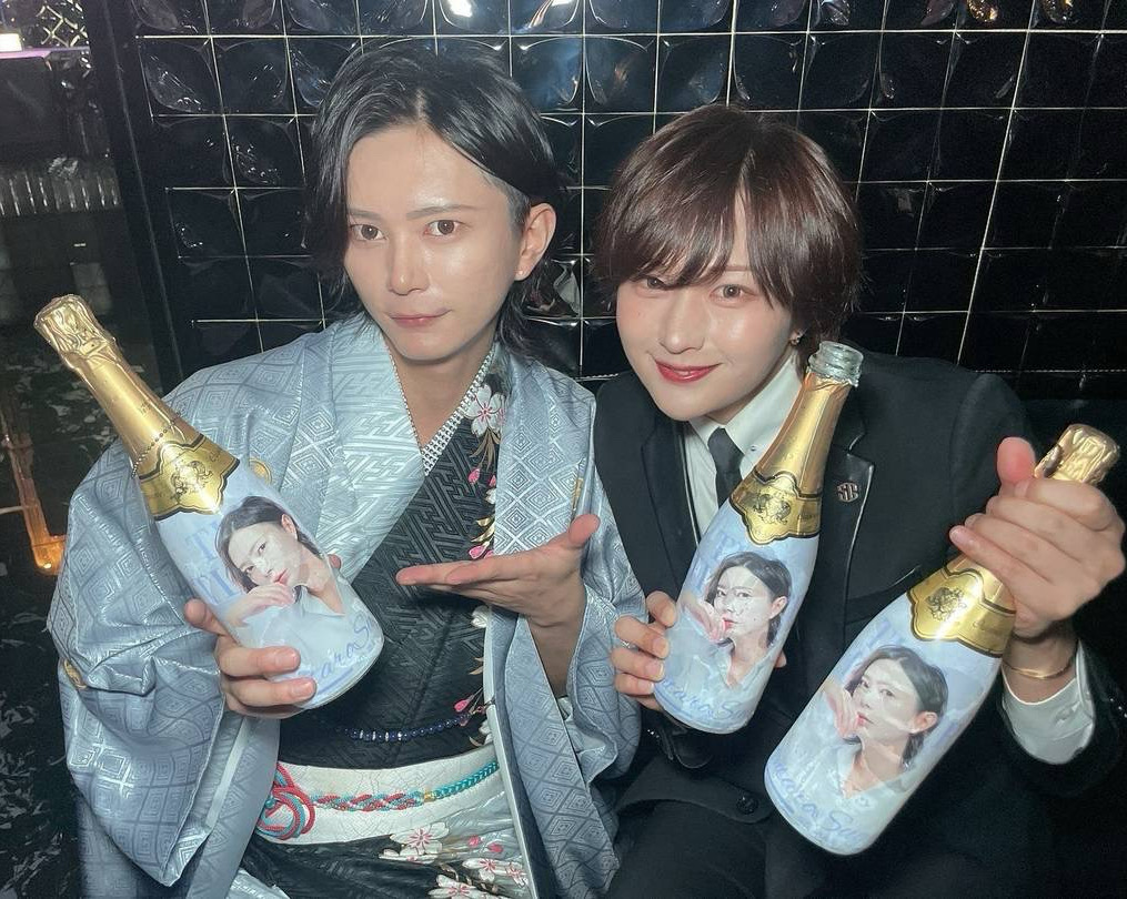 翔主任からも熱いメッセージと高級シャンパンでお祝いをしてもらいました☆
凛太朗代行が最高に輝いた一日でもありました☆