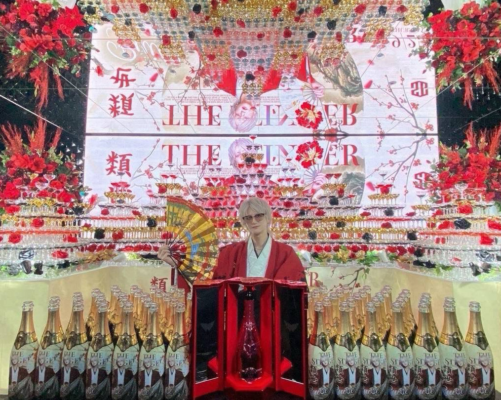 輝かしい超豪華シャンパンタワーに
数々のお祝いのメッセージと高級シャンパンを頂き
本当に素晴らしい1周年祭となりました✨