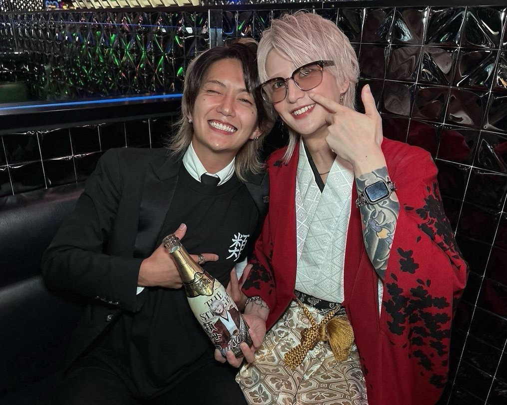 yasu副主任もこの日を大いに盛り上げてくれ
高級シャンパンでお祝いをして頂きました☆☆