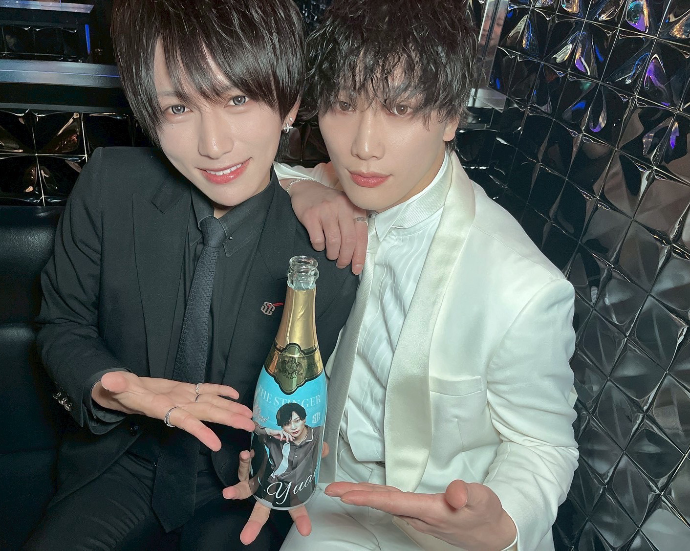 陸翔副主任からも高級シャンパンでお祝いをしてもらいました✨
終始シャンパンコールが鳴り止まない一日となりました！
