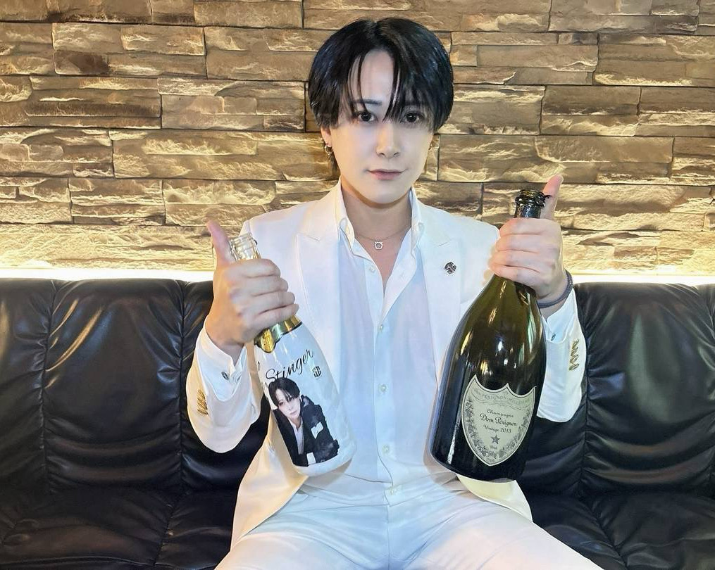 超ド級のシャンパンでお祝いをして頂きました!!!!
盛り上がりが最高潮になる瞬間でもありました！