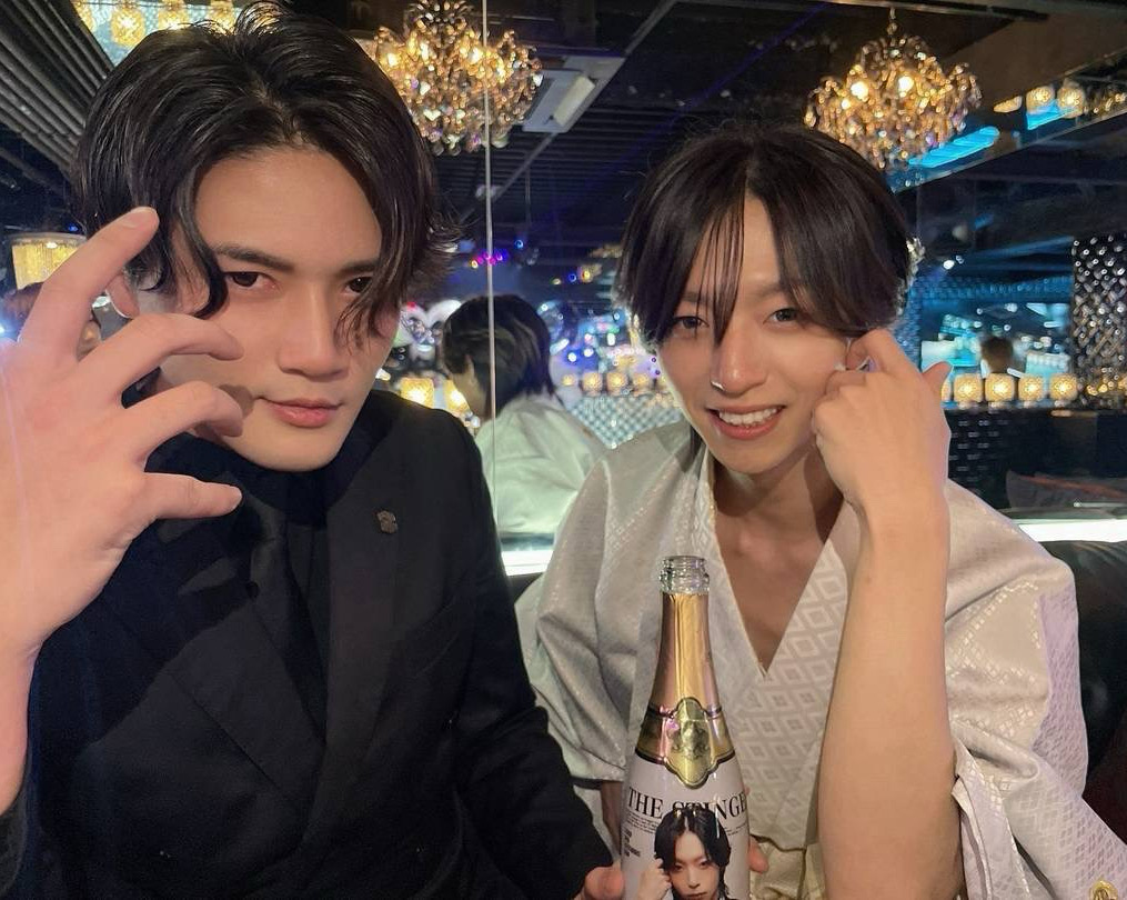 豹牙主任からも高級シャンパンを頂きました☆
今後のスアの活躍にもご期待下さいませ✨