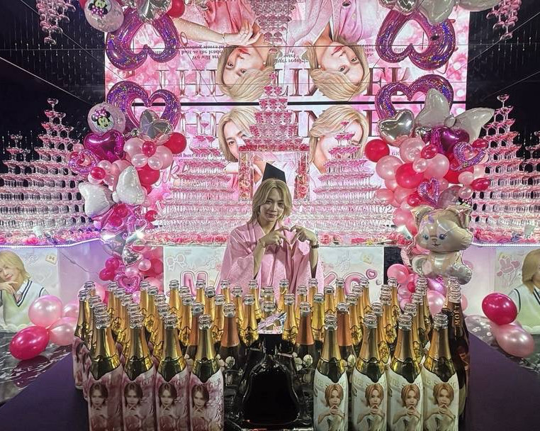 超豪華!!特大タワーに、数え切れない数のお祝いの高級シャンパンを頂きました☆
活気の耐えない素晴らしい一日となりました✨