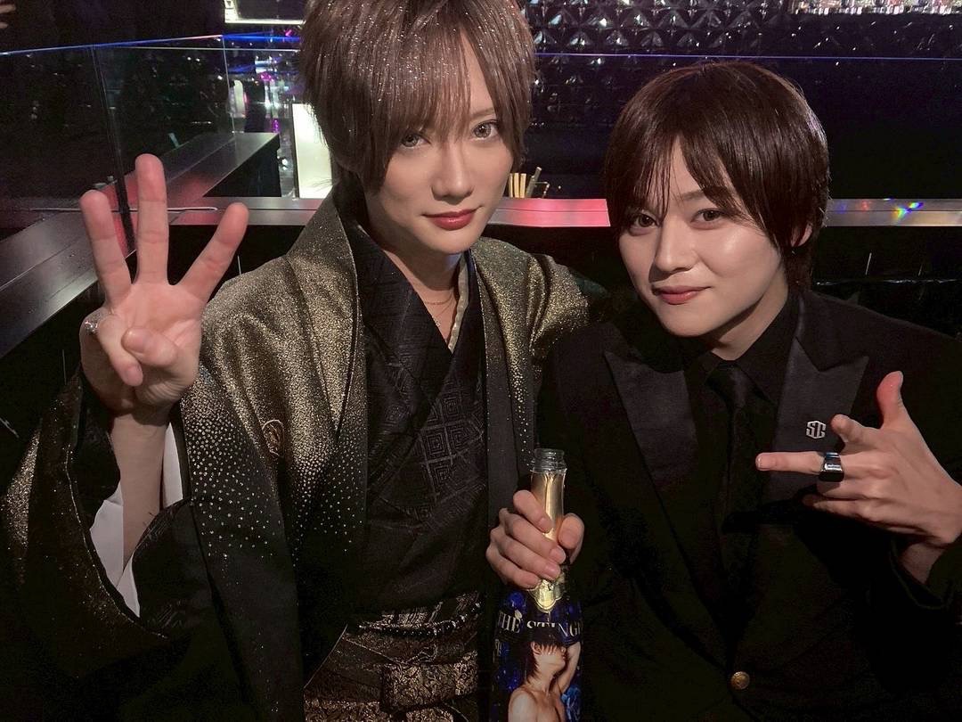 涼音からも高級シャンパンでお祝いしてもらいました☆
仲間達からの信頼も絶大✨