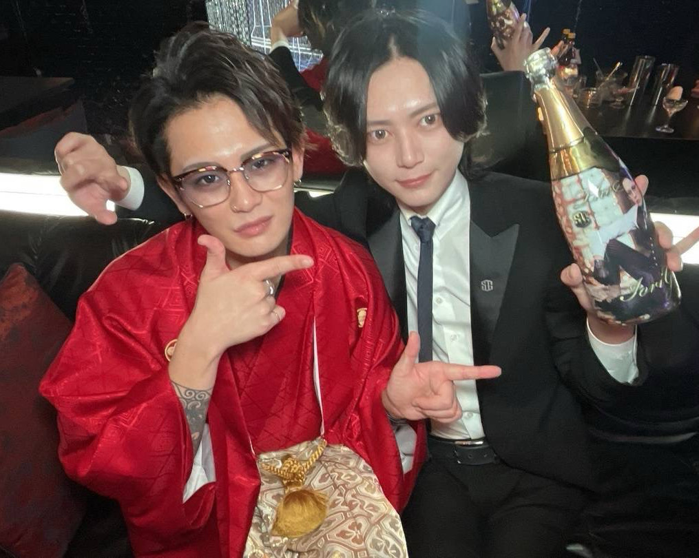 凛太朗代行からも熱いメッセージと
高級シャンパンでお祝いをして頂きました✨