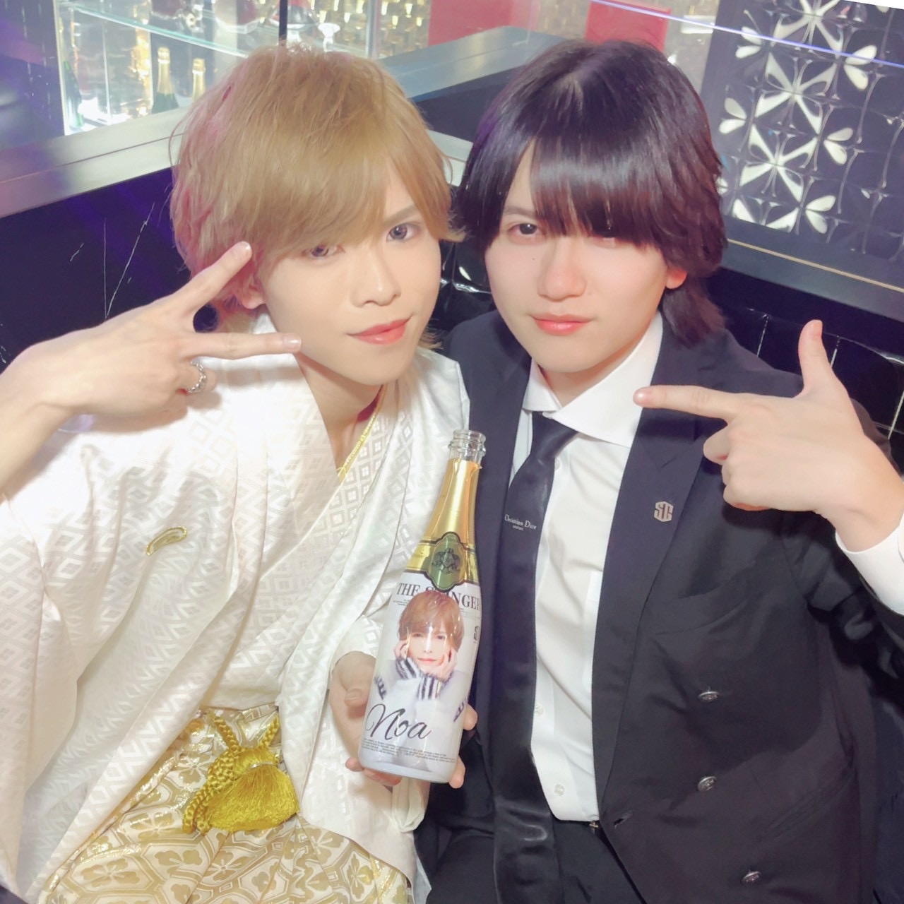 チームリーダーの蒼眞副主任から
愛の籠ったシャンパンでお祝い☆