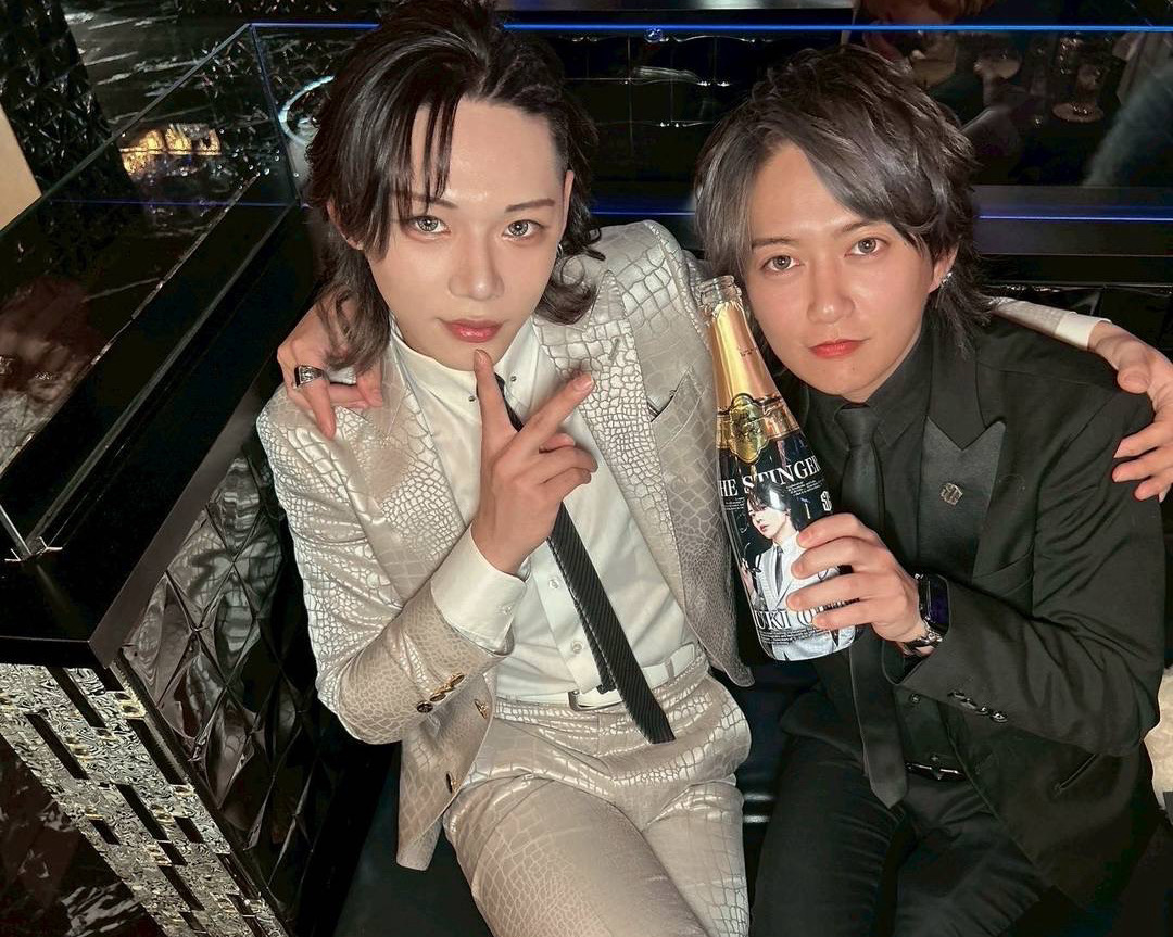 yasu副主任からも熱いお祝いのメッセージと高級シャンパンを頂きました☆
今後の飛躍に期待大です✨