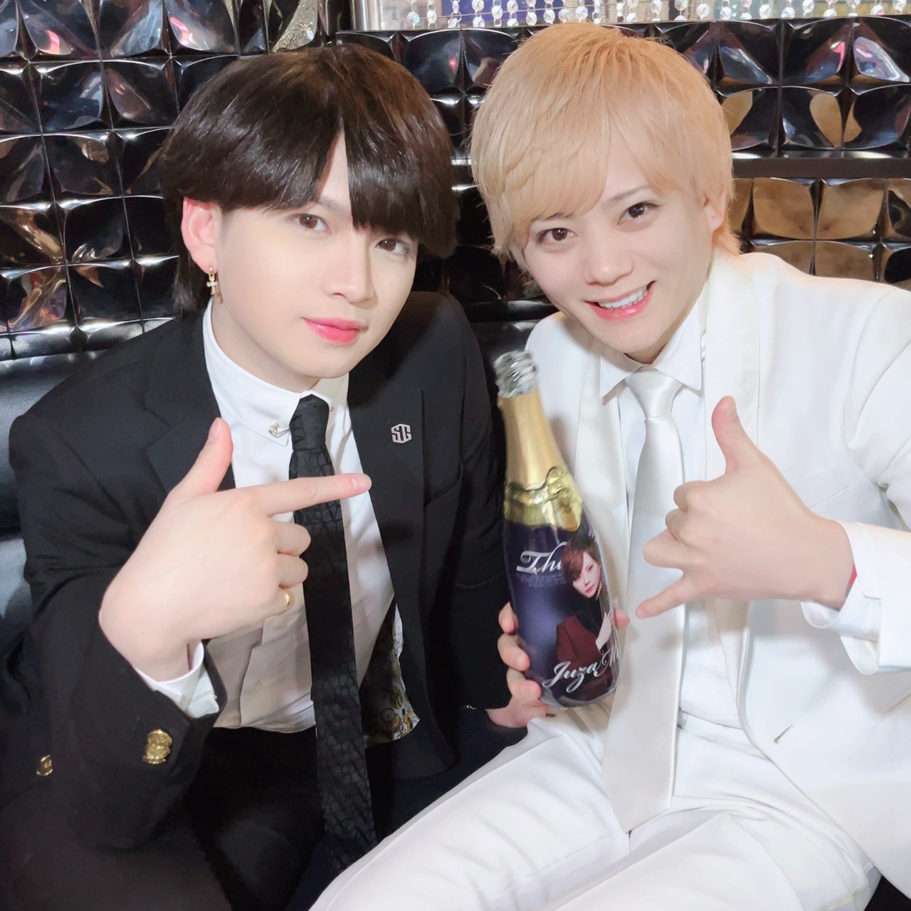 愛姿代表から期待を込めた
シャンパンで盛大にお祝い☆