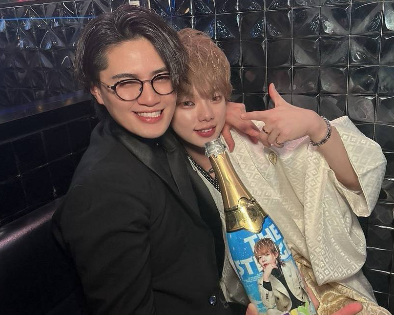 豹牙主任からも熱いメッセージと高級シャンパンでお祝いして頂きました☆