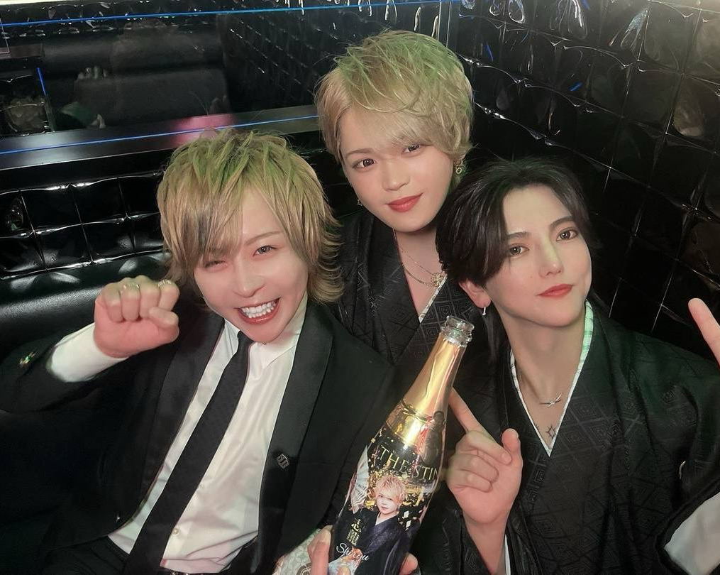 仲間達からの信頼も厚い2人を
笑顔でお祝い☆☆