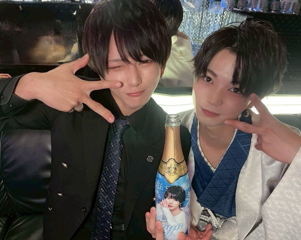 陸翔副主任からもお祝いの高級シャンパンを頂きました！
終始活気溢れるイベントとなりました✨