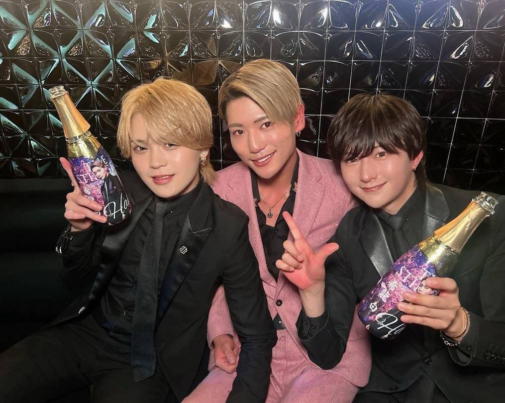 志龍副主任、翔主任も白を輝かせてくれました!!
まだまだ飛躍していく白をお楽しみに☆