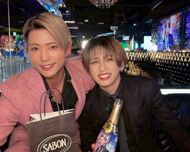 爽との1枚☆
笑顔も溢れる一日でもありました☆
今後も白の活躍をお見逃し無く!!