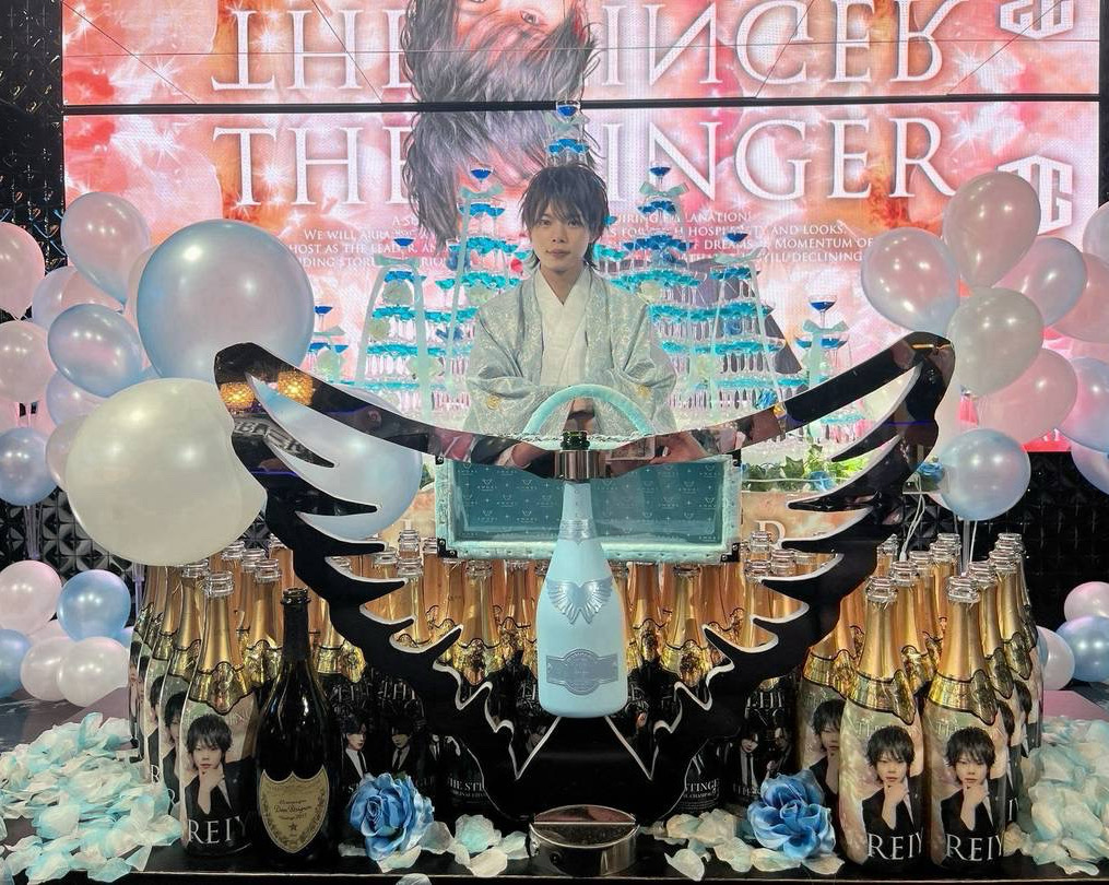 超高級シャンパンタワーやお祝いのメッセージと
お祝いの高級シャンパンを頂き
最高に盛り上がる一日となりました✨
