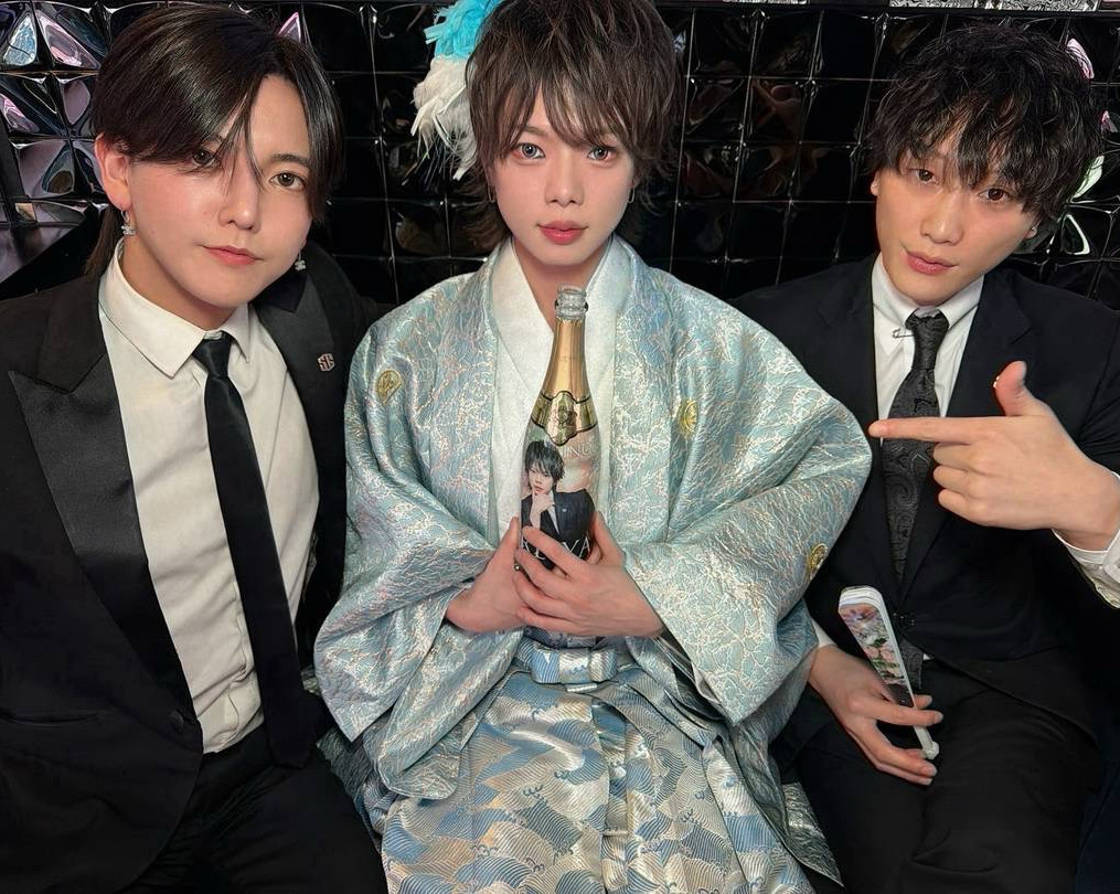 那桜副主任、ユアンからも高級シャンパンでお祝いをして頂きました✨