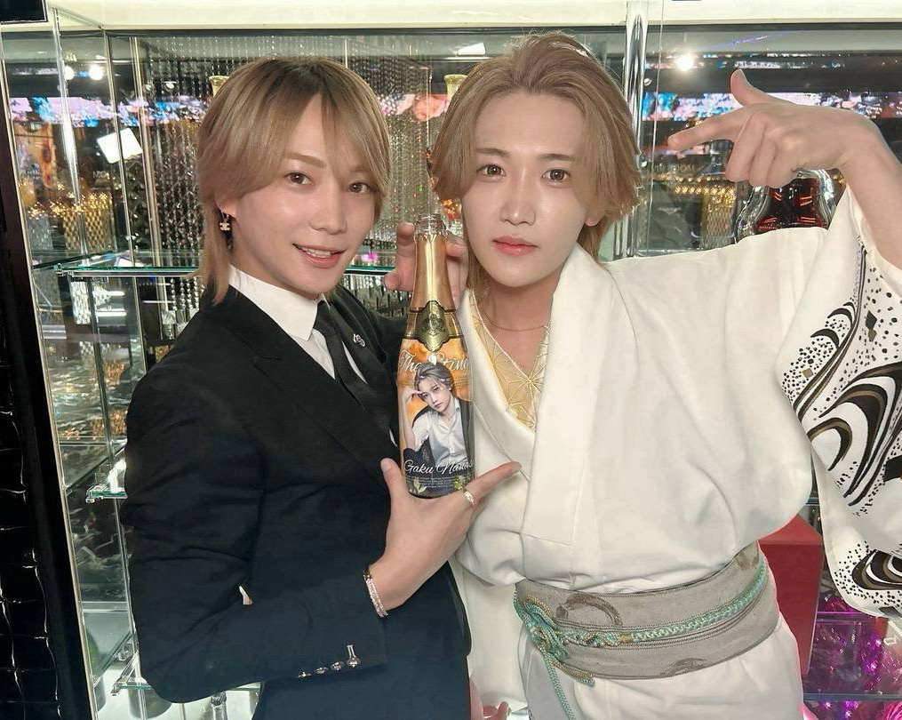 真虎主任からも高級シャンパンでお祝いをしてもらいました☆